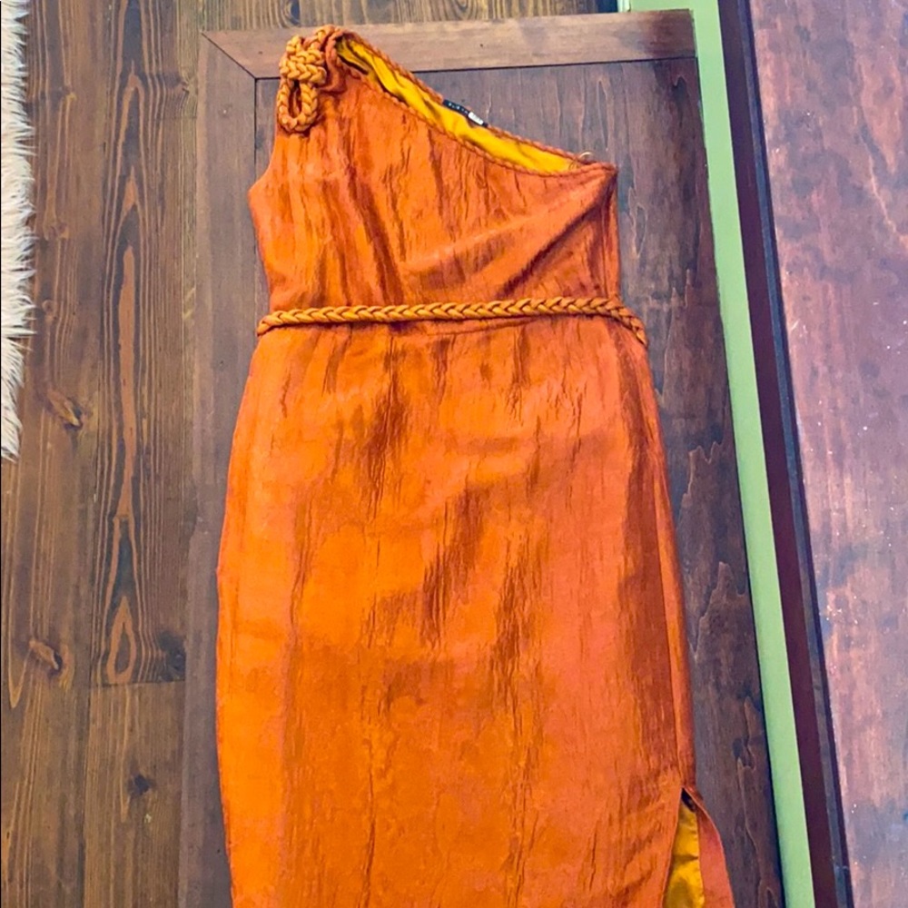 Elie Tahari orange metallic midi w/ braided belt
